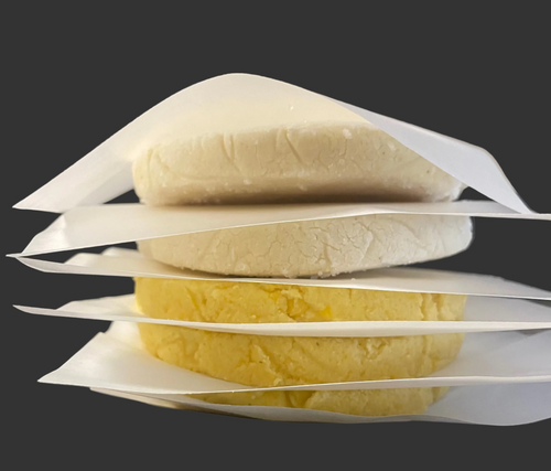 Enjoy the best of both worlds with our Mixed Arepa Box, featuring 2 Classic White Corn Arepas and 3 Chocolo (Sweet Corn) Arepas. Perfect for families or anyone who loves variety, this box combines the traditional flavor of classic arepas with the slightly sweet taste of chocolo arepas.